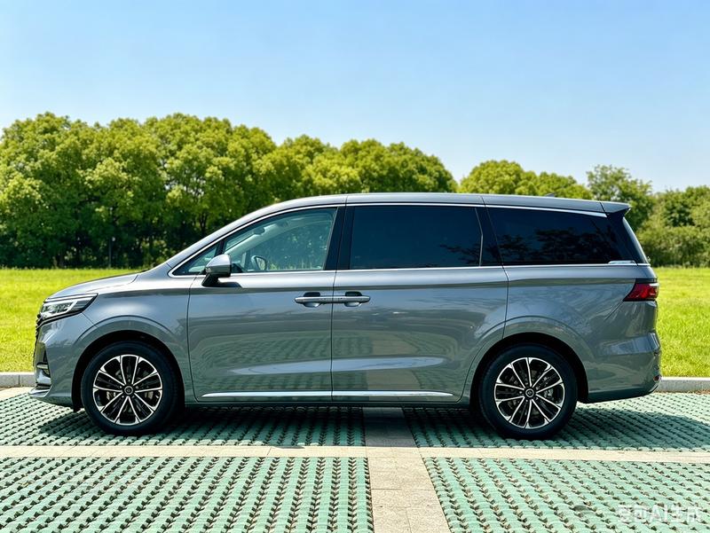 Roewe iMax 8, 2023 — фото 3 из 10