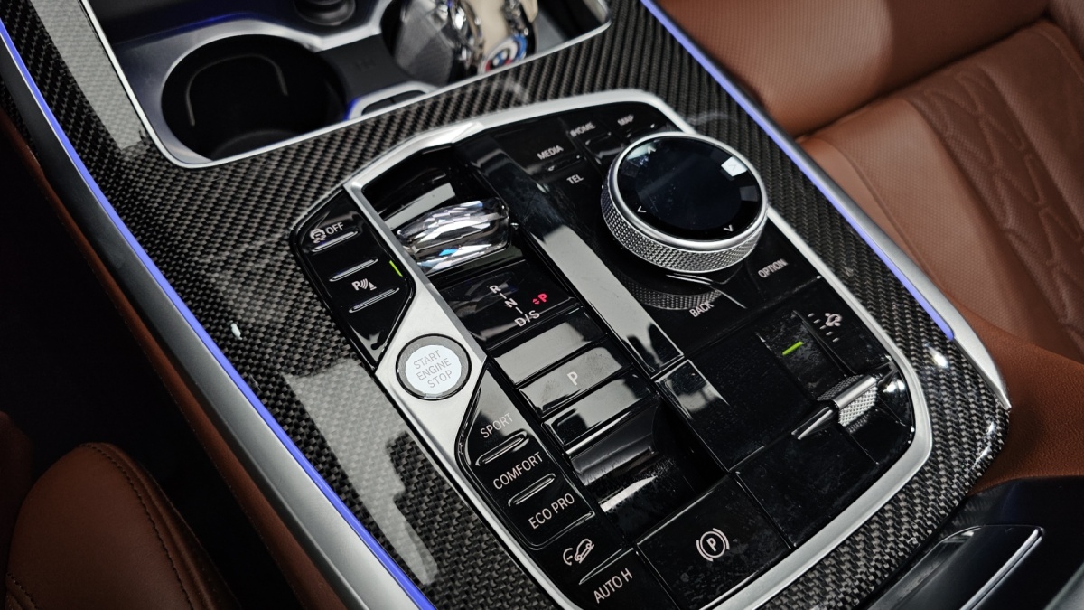 BMW X7, 2025 — фото 8 из 12