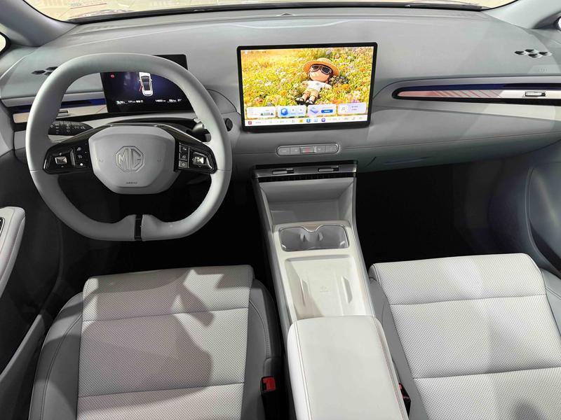 MG Motor 4 EV, 2025 — фото 8 из 12