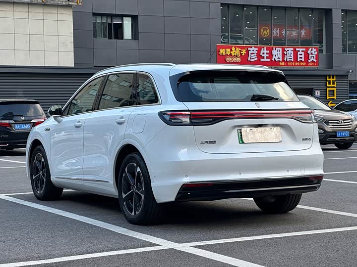 Shangjie (Huawei × SAIC) H5, 2025 — фото 5 из 9