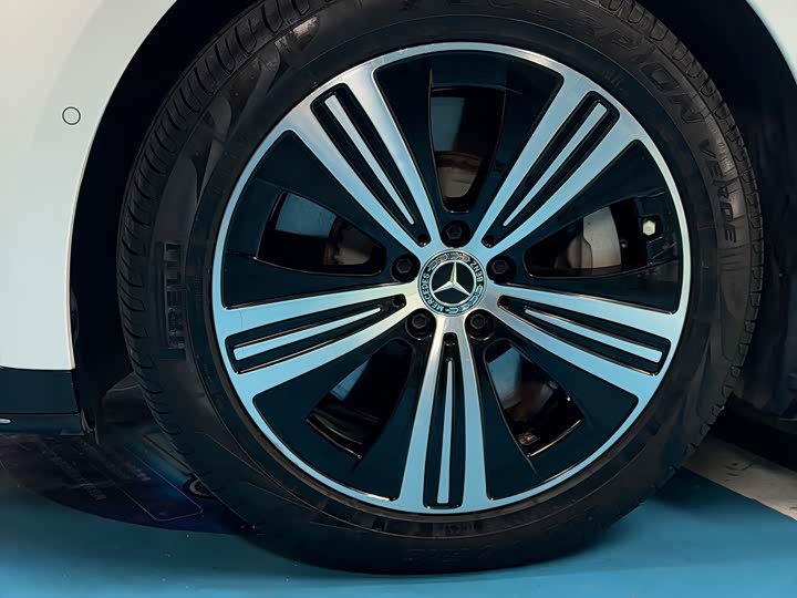 Mercedes-Benz EQE, 2023 — фото 7 из 9