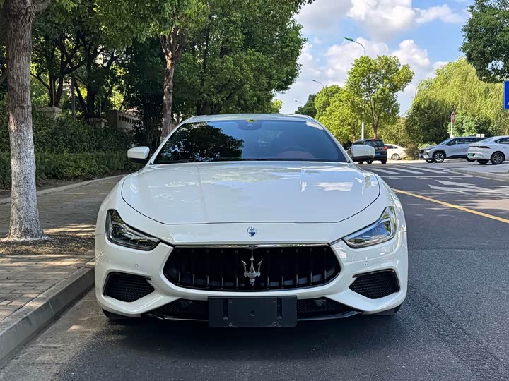 Maserati Ghibli, 2023 — фото 2 из 9