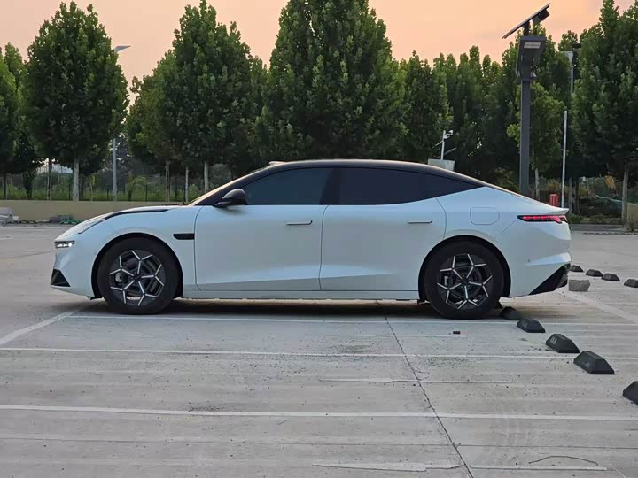 Lynk & Co 30 EM-P Hybrid, 2025 — фото 8 из 9