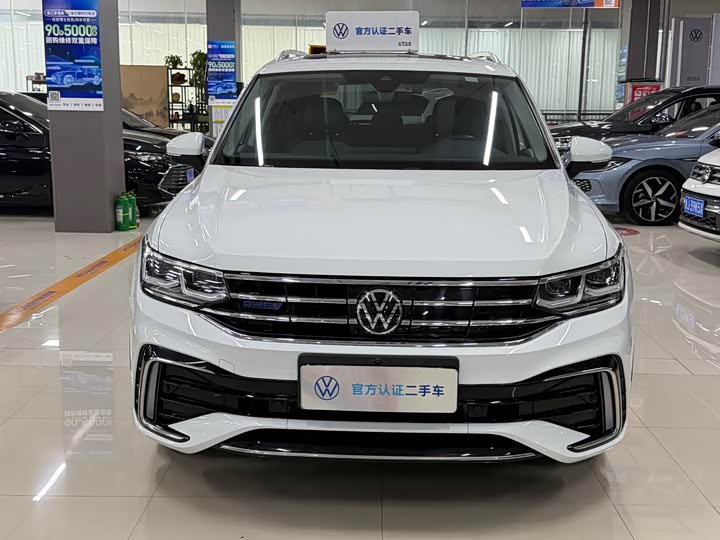 Volkswagen Tiguan L Hybrid, 2023 — фото 2 из 9