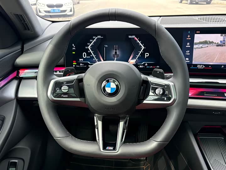 BMW 5 Series, 2025 — фото 6 из 9