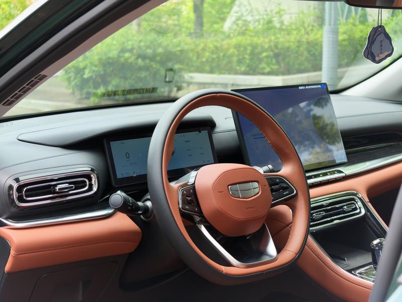 Geely Emgrand, 2025 — фото 10 из 12