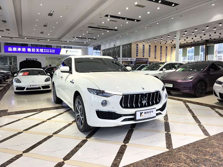 Maserati Levante, 2022 — фото 4 из 9