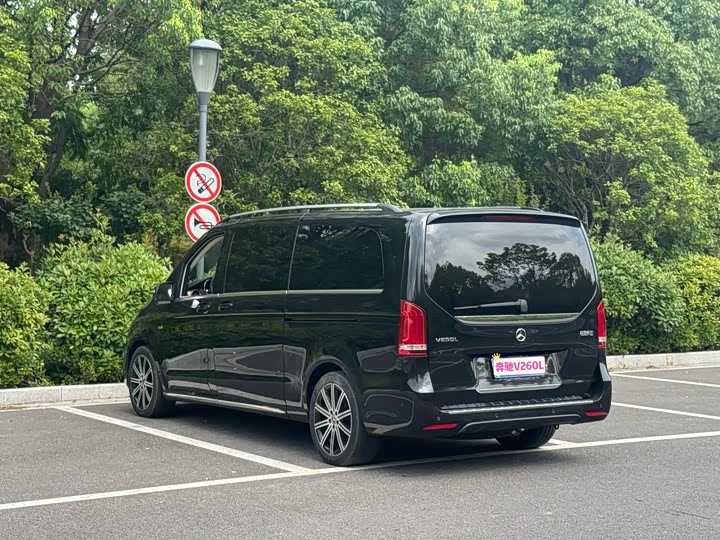 Mercedes-Benz V-Class, 2023 — фото 5 из 9