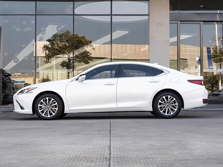 Lexus ES, 2022 — фото 4 из 9