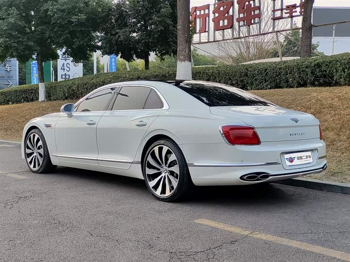 Bentley Flying Spur, 2023 — фото 4 из 9