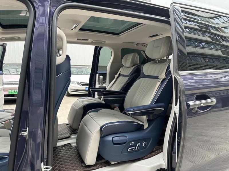 Roewe iMax 8, 2022 — фото 10 из 11
