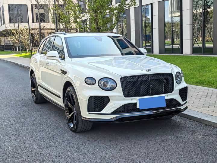 Bentley Bentayga, 2023 — фото 3 из 9