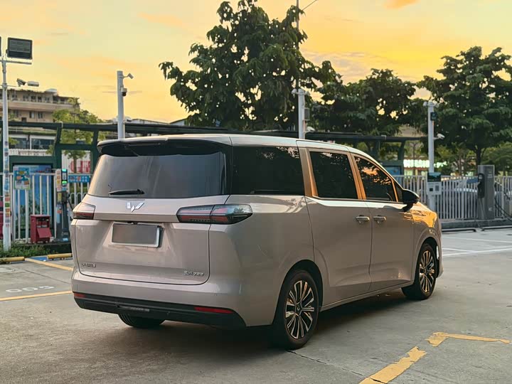 Wuling Starlight 730 Hybrid/EV, 2024 — фото 4 из 9