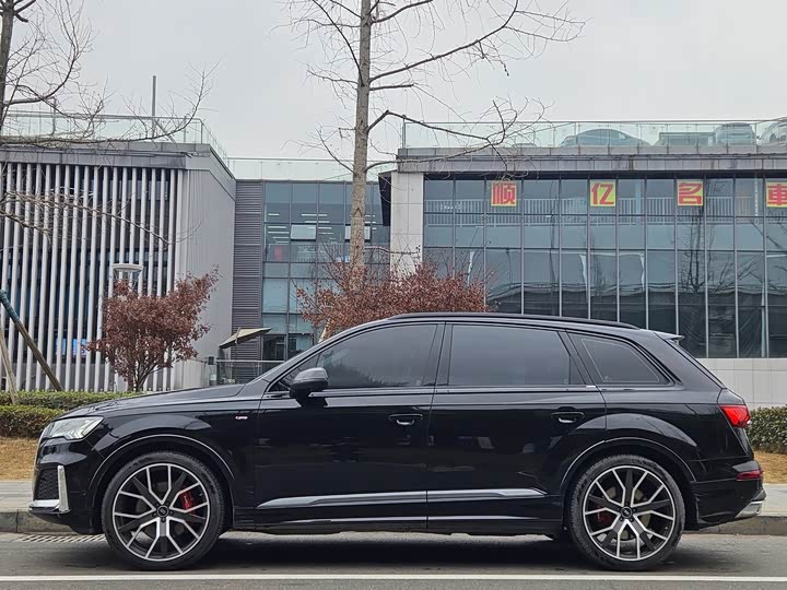 Audi Q7, 2024 — фото 6 из 9