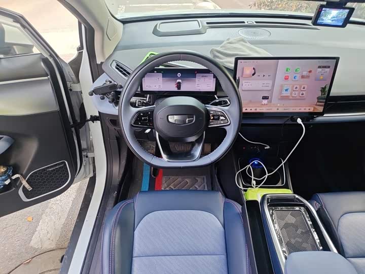 Geely Geometry M6, 2023 — фото 3 из 9