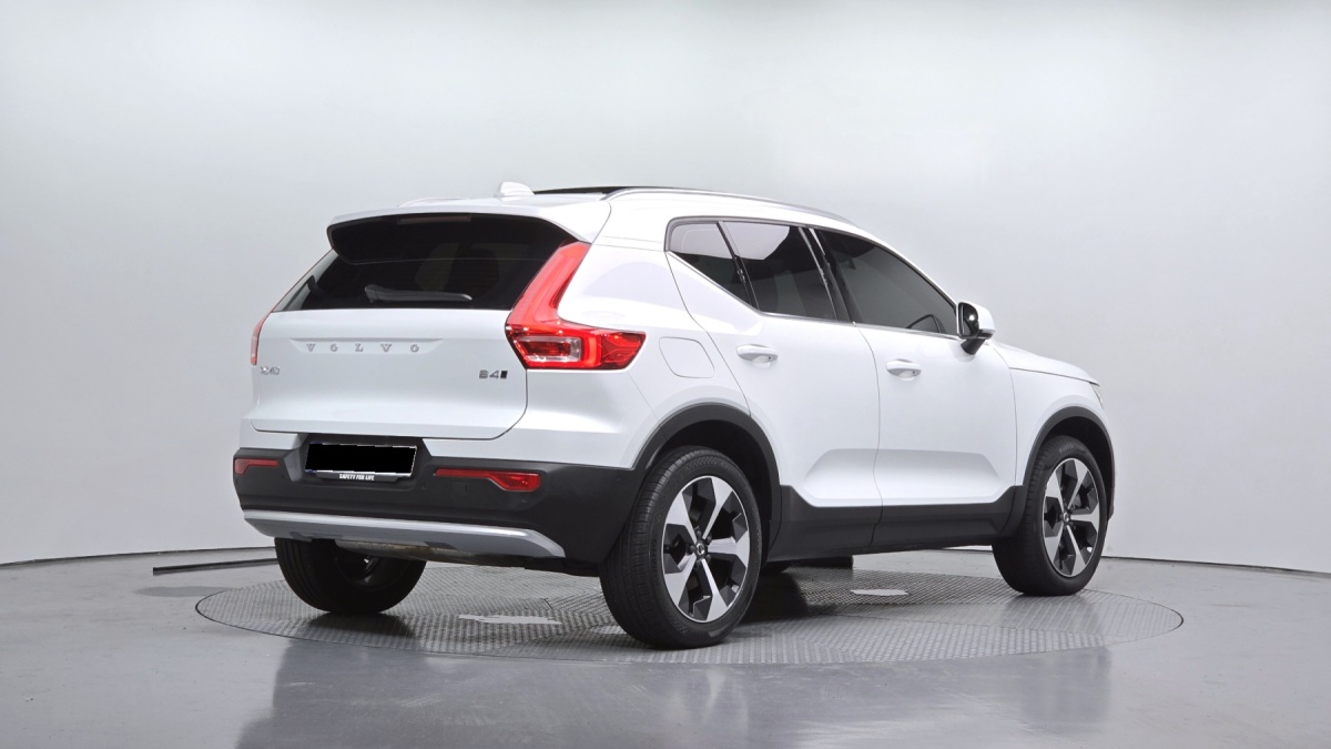 Volvo XC40, 2024 — фото 2 из 12