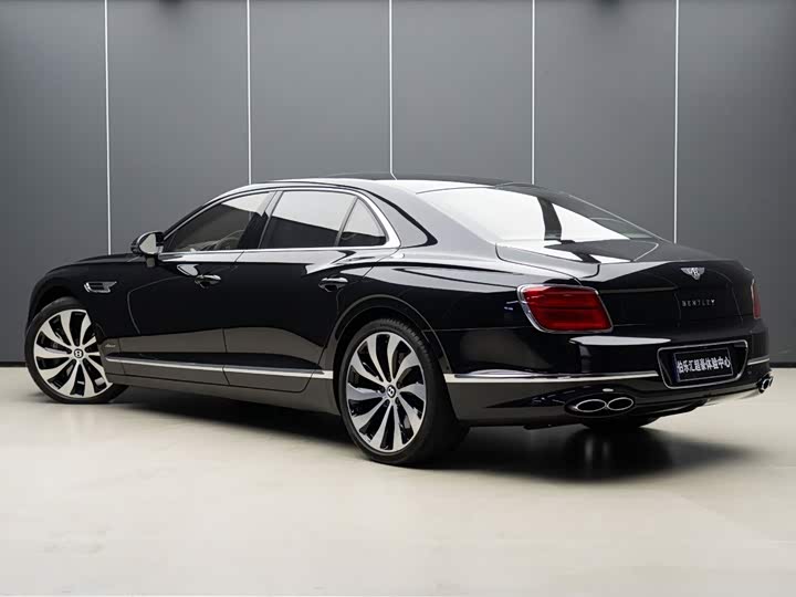 Bentley Flying Spur, 2023 — фото 7 из 9