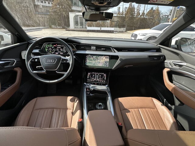Audi Q8 e-tron, 2024 — фото 7 из 12