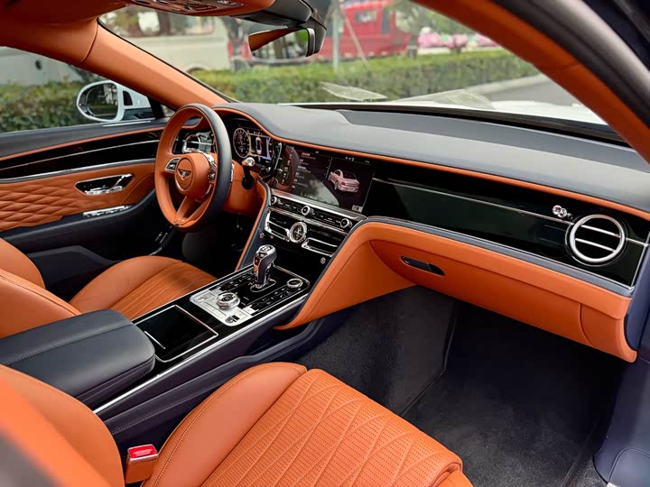 Bentley Flying Spur Hybrid, 2022 — фото 6 из 9