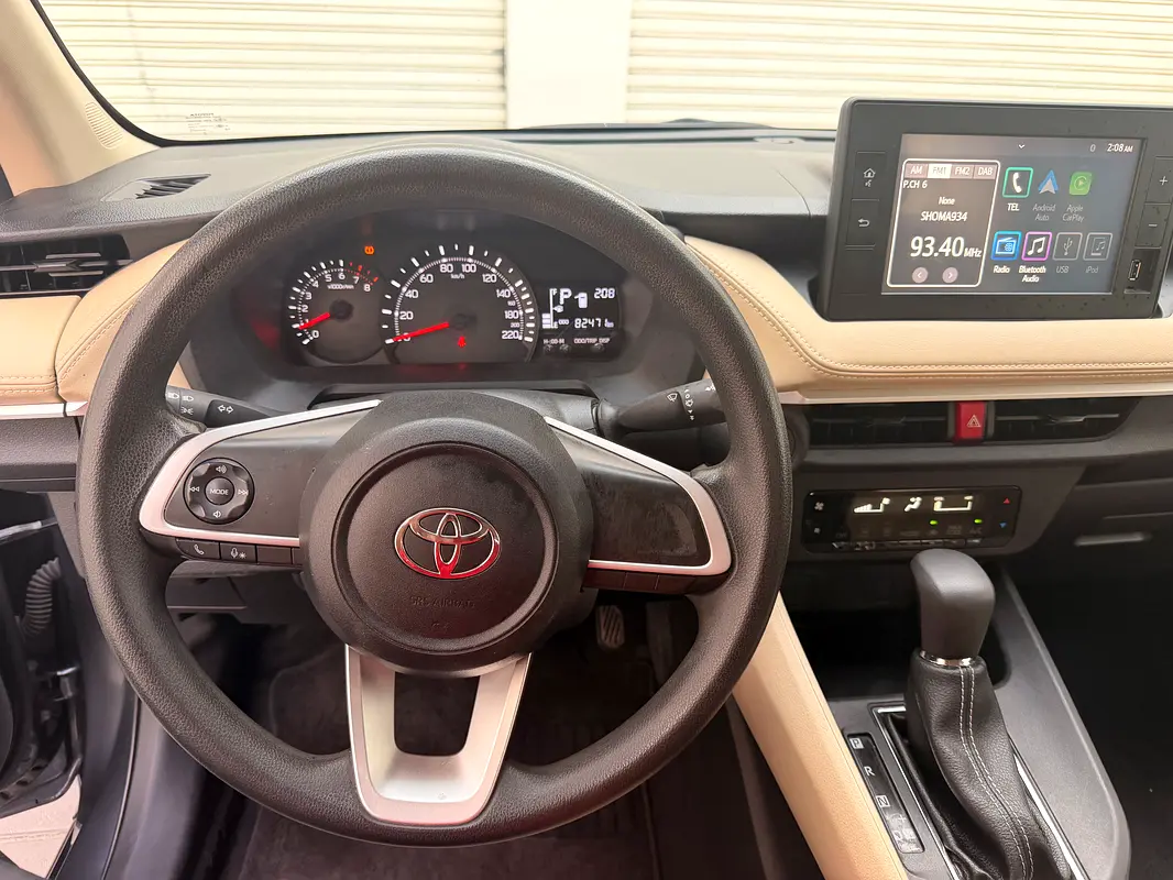Toyota Yaris, 2023 — фото 8 из 10