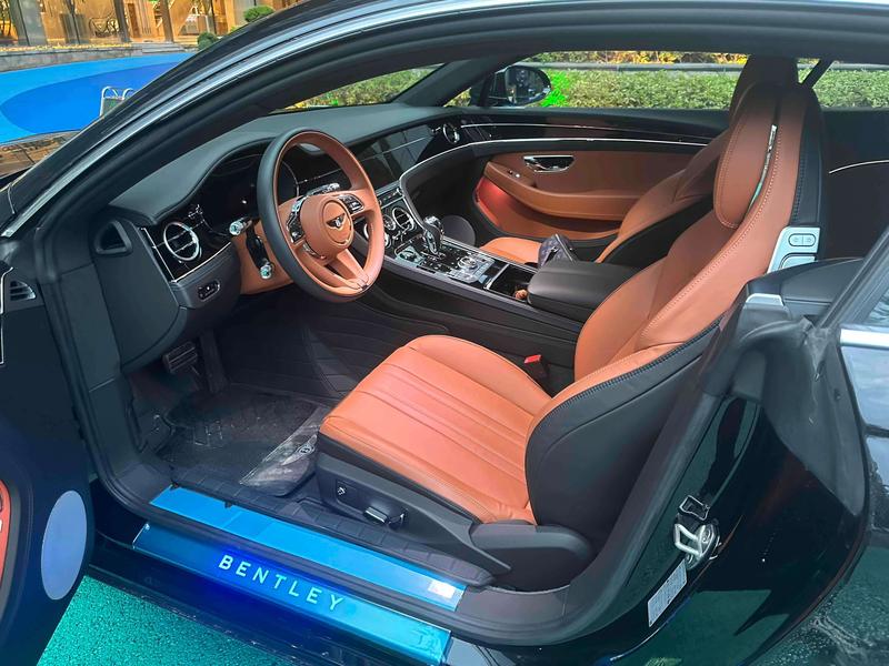 Bentley Continental GT, 2023 — фото 6 из 8