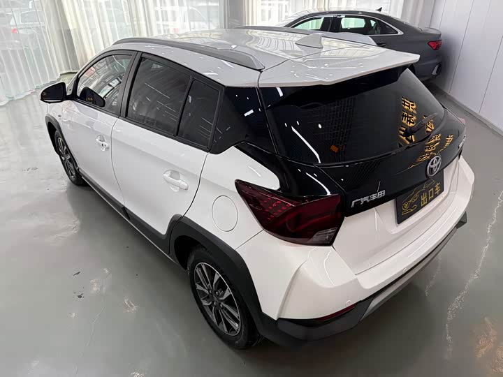 Toyota Yaris L Hatchback, 2022 — фото 4 из 9