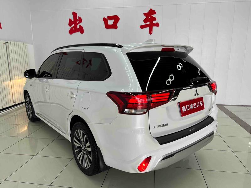 Mitsubishi Outlander, 2022 — фото 4 из 12
