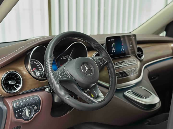 Mercedes-Benz V-Class, 2024 — фото 9 из 9