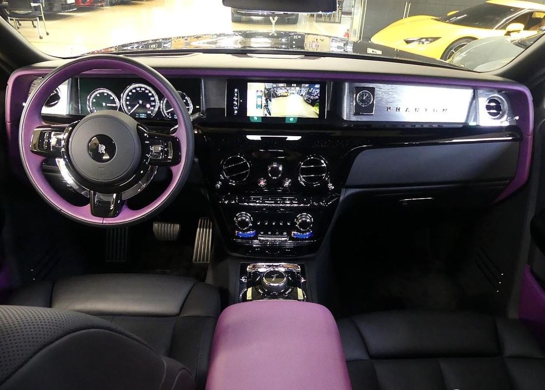 Rolls-Royce Phantom, 2024 — фото 4 из 12