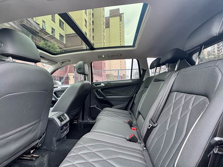 Volkswagen Tiguan L Pro, 2023 — фото 6 из 9
