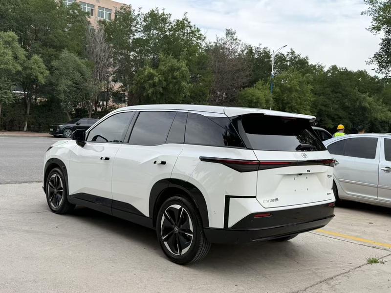 Toyota bZ3X, 2025 — фото 4 из 10