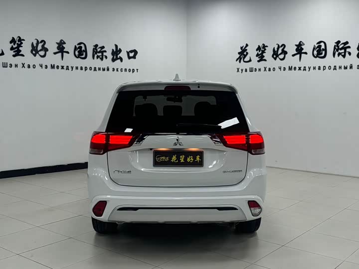 Mitsubishi Outlander, 2022 — фото 5 из 9