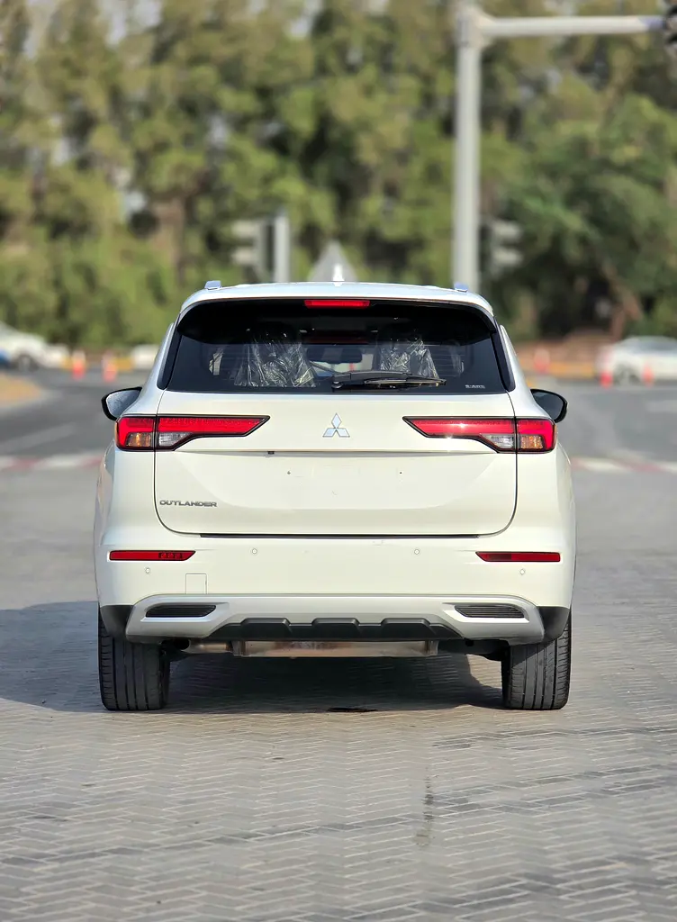 Mitsubishi Outlander, 2024 — фото 7 из 10