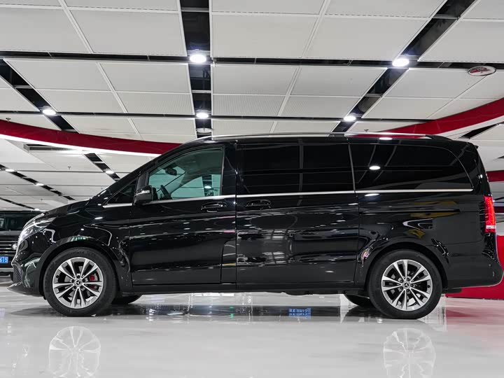 Mercedes-Benz V-Class, 2023 — фото 3 из 9