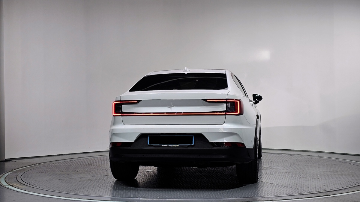 Polestar 2, 2022 — фото 4 из 12