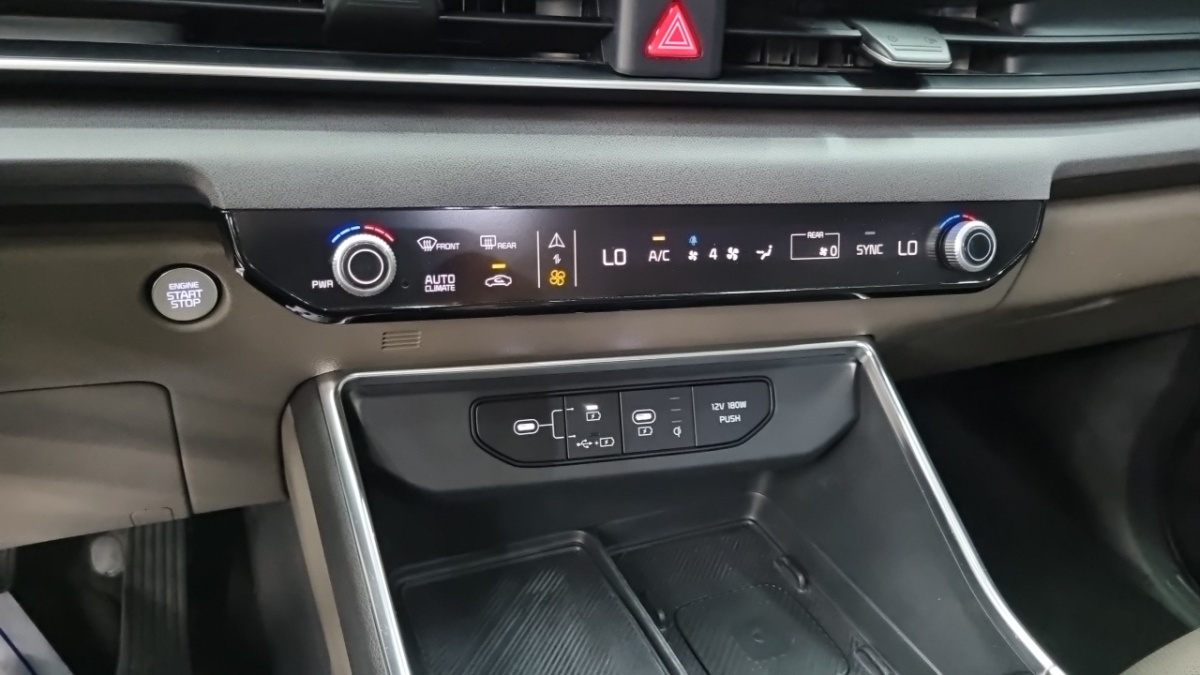 Kia Carnival, 2023 — фото 12 из 12
