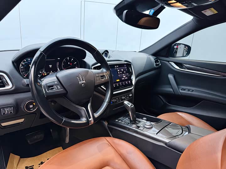 Maserati Ghibli, 2022 — фото 8 из 9