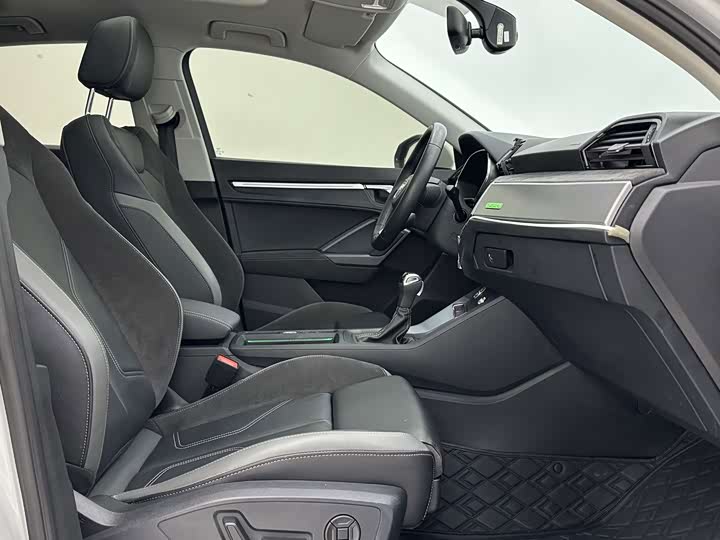 Audi Q3 Sportback, 2023 — фото 7 из 9