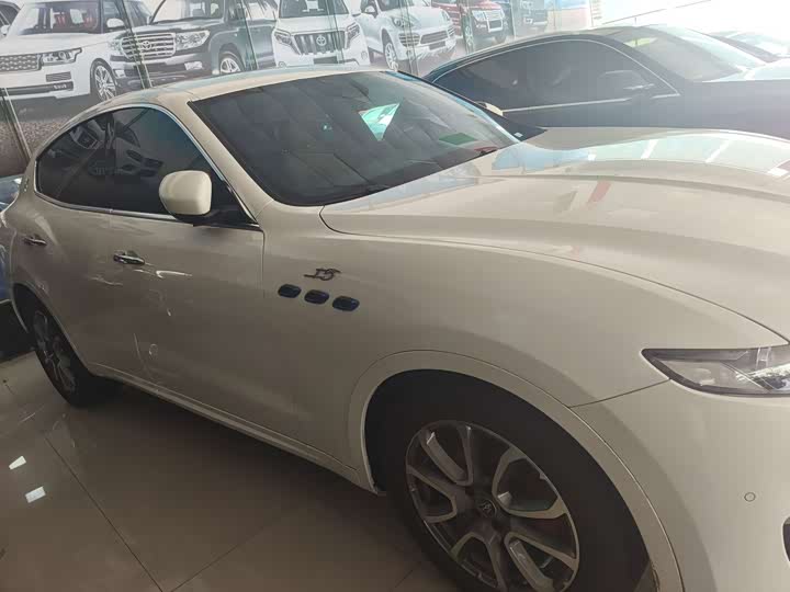 Maserati Levante, 2022 — фото 4 из 9