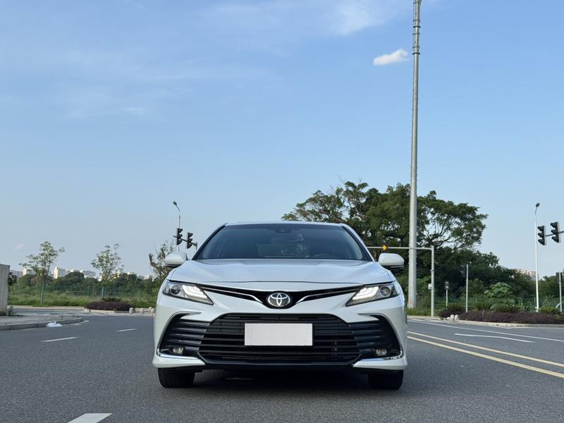 Toyota Camry, 2021 — фото 2 из 12