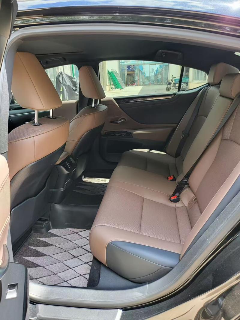 Lexus ES, 2023 — фото 10 из 11