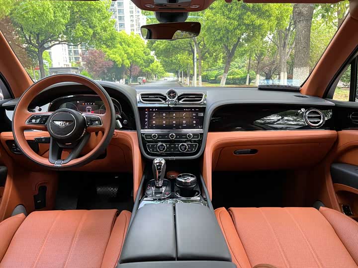 Bentley Bentayga, 2022 — фото 4 из 9