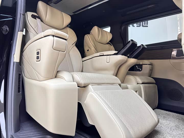 Toyota Alphard, 2024 — фото 6 из 9
