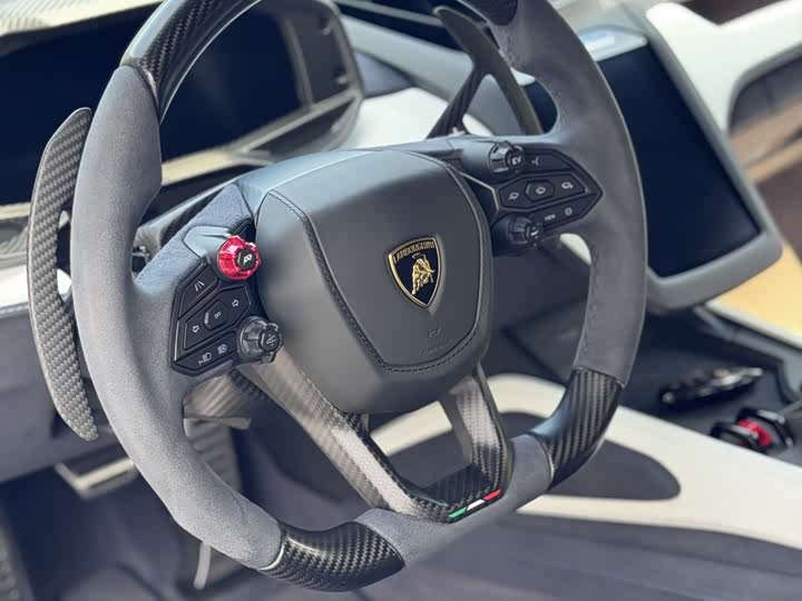 Lamborghini Revuelto, 2024 — фото 9 из 9