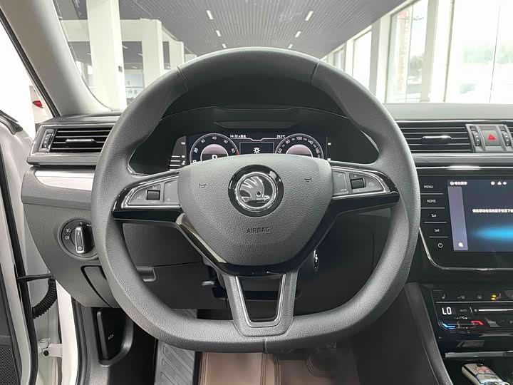 Skoda Superb, 2023 — фото 8 из 9