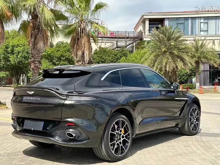 Aston Martin DBX, 2021 — фото 4 из 7