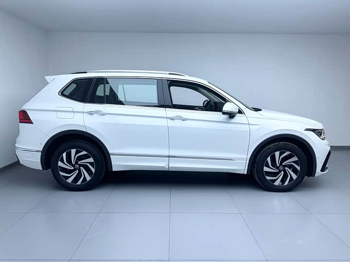 Volkswagen Tiguan L Pro, 2024 — фото 8 из 9