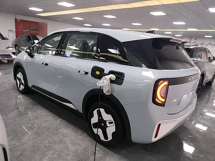 BAIC Arcfox Kaola S, 2024 — фото 5 из 9