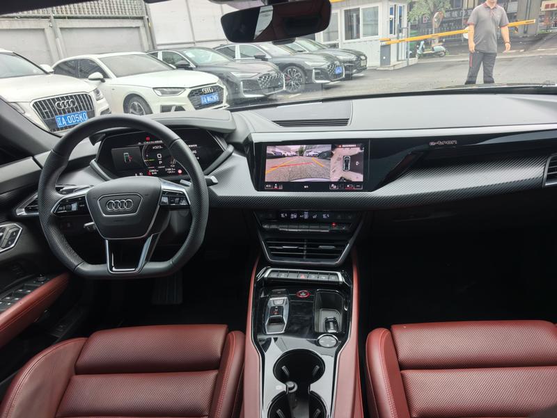Audi e-tron GT, 2024 — фото 7 из 12
