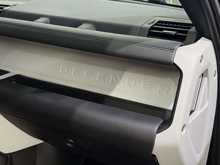 Land Rover Defender, 2023 — фото 8 из 9
